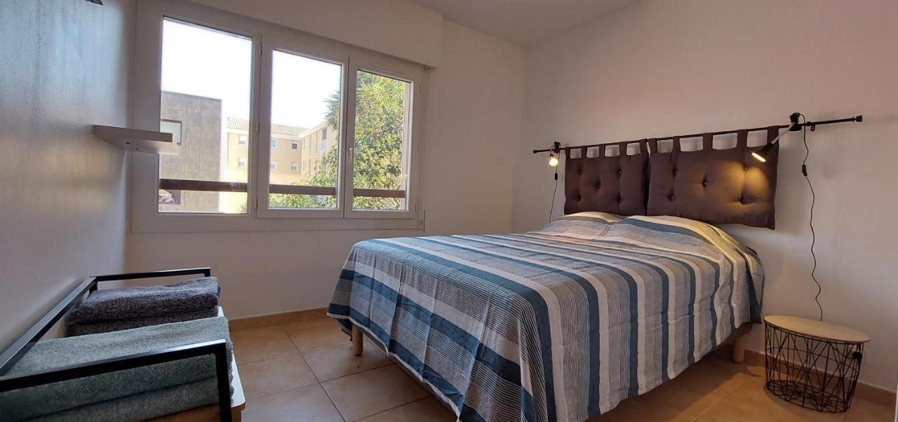 Grand T3 Lumineux Spacieux Propre, Tout Confort, Parking, Ascenseur, Emplacement Central Unique, Port-Commerces-Mer Et Plages A Pied, Location Du Samedi Au Samedi Sanary-sur-Mer Zewnętrze zdjęcie
